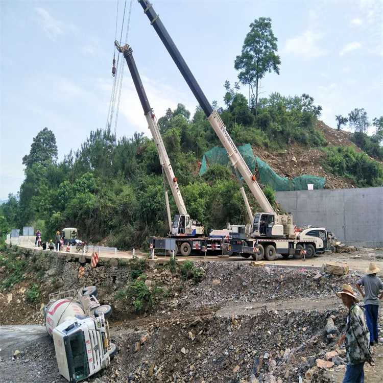 浮梁县汽车掉沟里叫吊车救援要多少钱